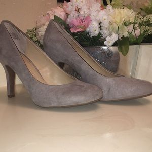 Kelly & Katie Isabel pump in grey (10)